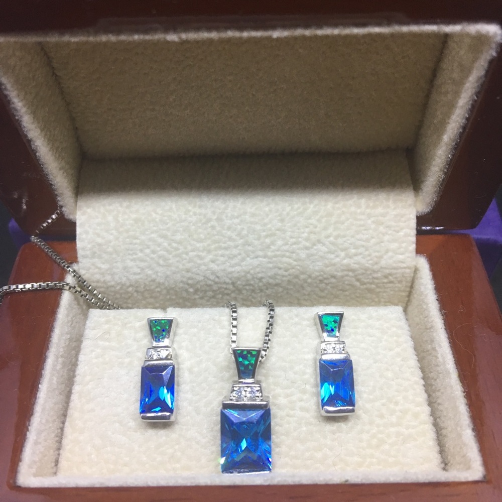🎊🎉💗💗HOST PICK💗💗🎉🎊Unique 925 jewelry set